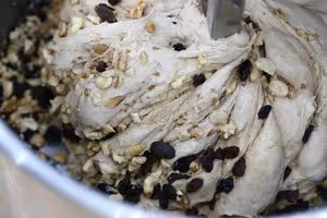低油低糖，50%全麥核桃提子軟歐~