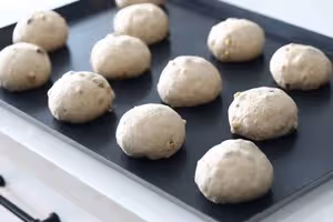 低油低糖，50%全麥核桃提子軟歐~