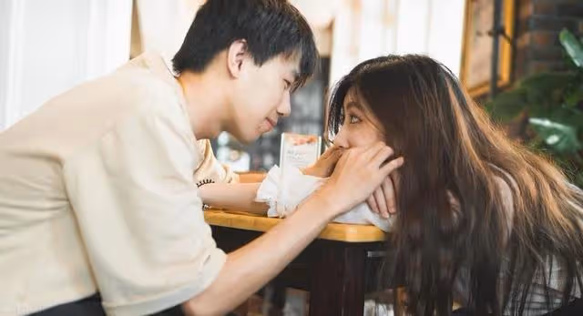 我未婚先孕,婆婆把彩禮從15萬降到0,男友用一張紙,讓她掏20萬