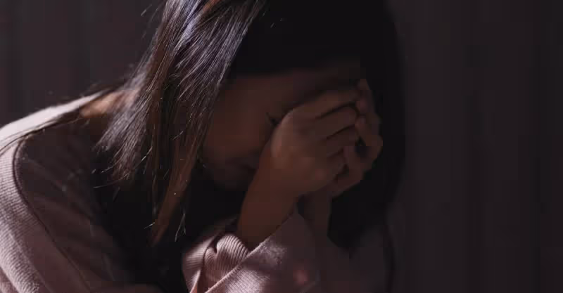 家裡拆遷，小三帶著私生子上門討要拆遷款，原配妻子該不該離婚