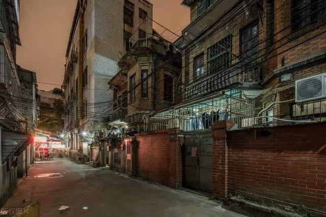 我和父親去縣城看望堂姑,體會了人情冷暖,終於明白「窮不走親」