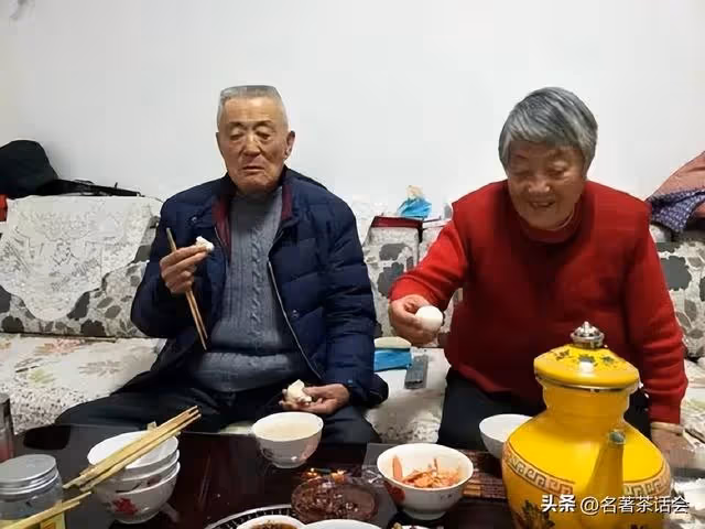 76歲三叔去世,我放下前嫌回老家參加他的葬禮,父親感到很安慰