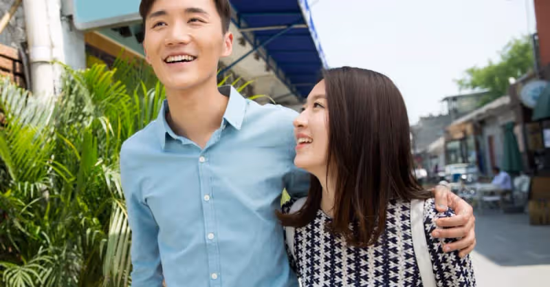離婚後，我帶著新婚妻子去前妻家炫耀，鄰居：她走了6年了