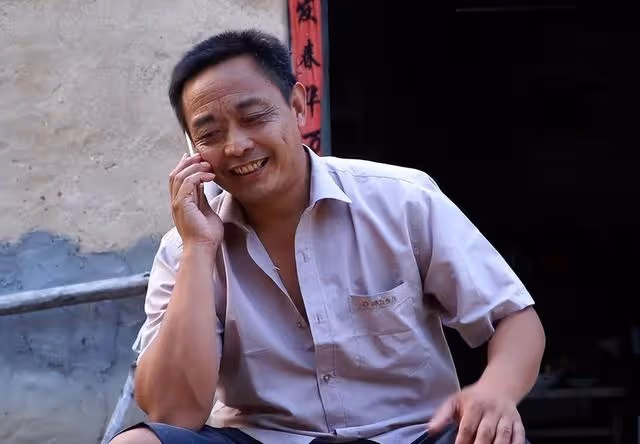 父親再三交代我回村不能開車,參加鄰居喜宴後,我懂了
