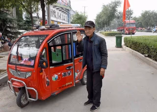 父親再三交代我回村不能開車,參加鄰居喜宴後,我懂了