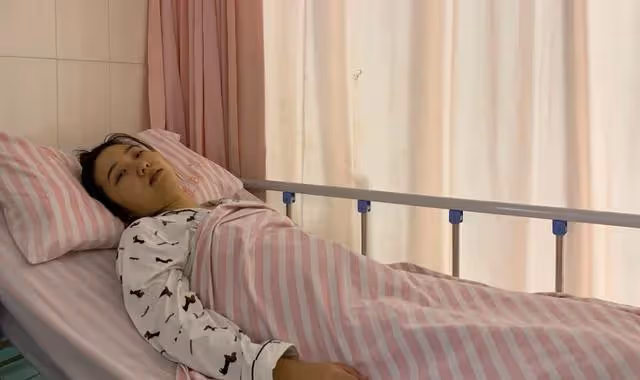 娘家拆遷分200萬,我裝癌症考驗老公,他通過測試卻要離婚