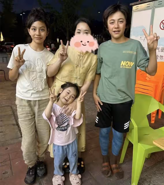 劉燁法國老婆近照滄桑變化大!逛菜場與老狼玩樂隊,兒女似印度人