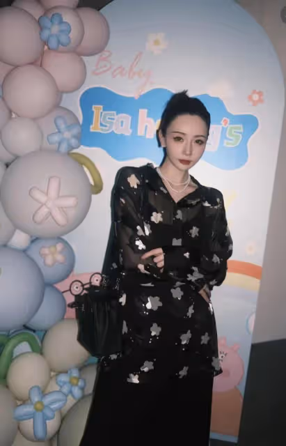 高曉松前妻參加向佐兒子周歲宴！郭碧婷驚艷似向太，一家6口同框