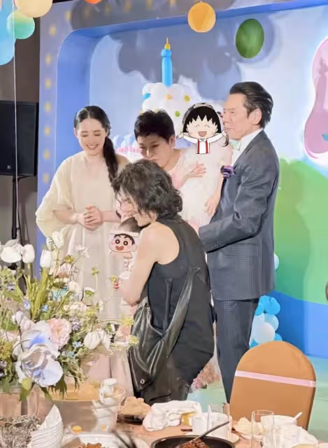 高曉松前妻參加向佐兒子周歲宴!郭碧婷驚艷似向太,一家6口同框