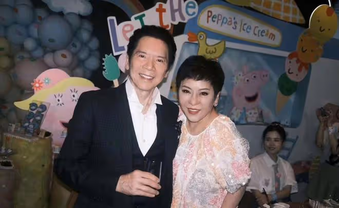 高曉松前妻參加向佐兒子周歲宴!郭碧婷驚艷似向太,一家6口同框