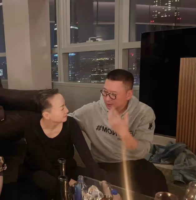 宋丹丹邀眾星豪宅內聚會!周傑喝得臉通紅,鄭愷緊擁蘇芒不避嫌