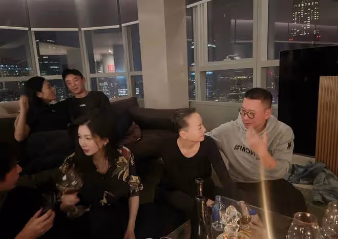 宋丹丹邀眾星豪宅內聚會!周傑喝得臉通紅,鄭愷緊擁蘇芒不避嫌