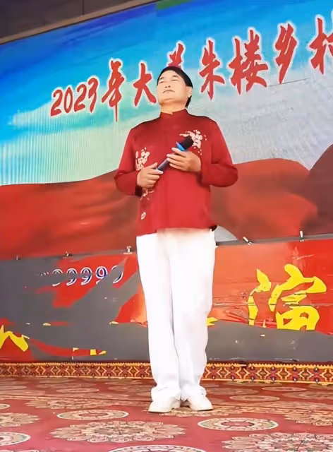 大衣哥兒子成為單縣朱樓村代言人，被菏澤官方多次稱讚