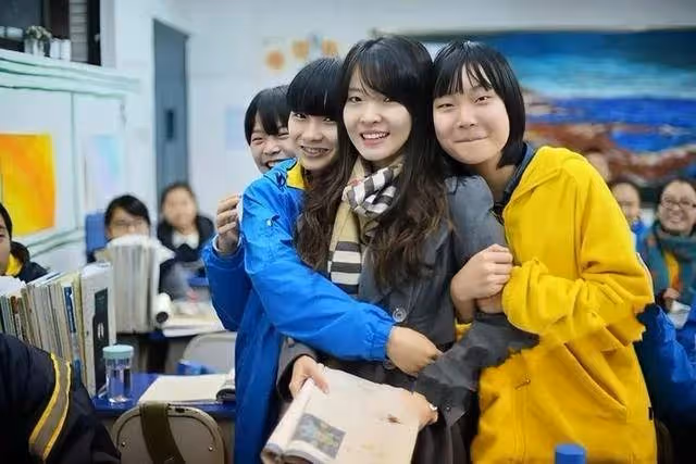 同學繳不起學費...我「匿名幫她付清」畢業之後卻失聯10年！　有天她突登門拜訪「離開時在我家鞋櫃動了手腳」