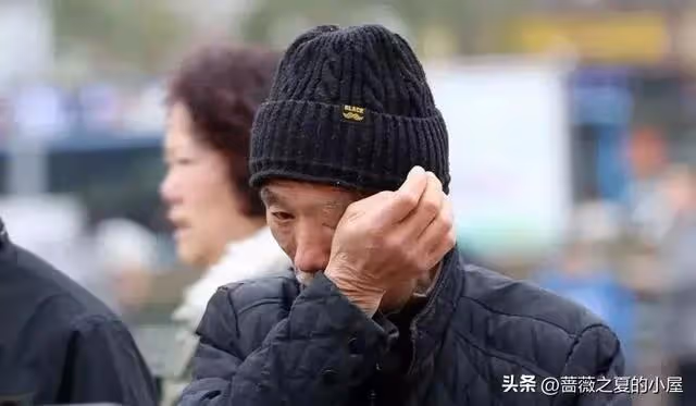 兒子買房我出30萬，他結婚卻沒有邀請我，3年後兒子登門，我醒悟了！