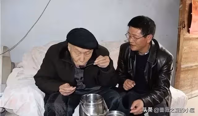 兒子買房我出30萬，他結婚卻沒有邀請我，3年後兒子登門，我醒悟了！