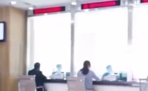 存款達到100萬，別再存定期了，銀行員工透露：這樣存，每月利息好幾萬！