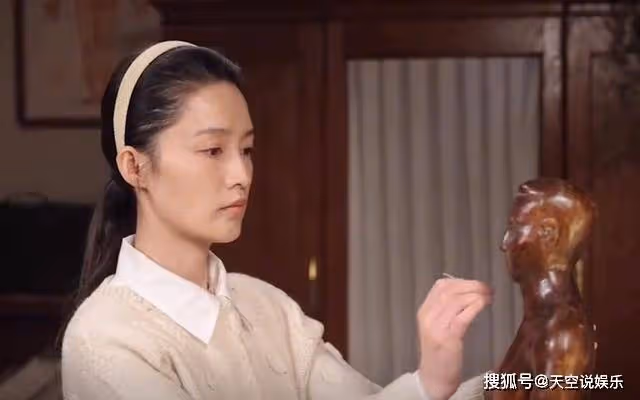《夢中的那片海》曉梅支援非典病重暈倒,肖春生貼心照顧,意外發現曉梅有身孕
