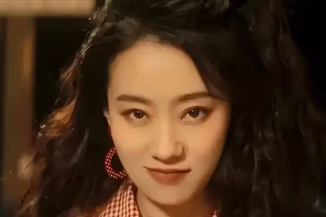 僅一年,張小斐退回三線:其實可能從一開始,她就沒融進電影圈