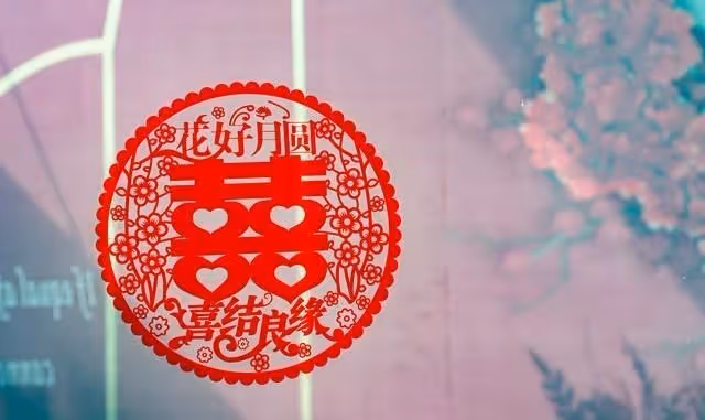 全家人去大伯家為他慶生! 肚子痛找廁所「我不小心走錯房間」我才明白2個堂哥為何結不了婚:是我也不敢嫁😱