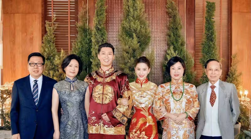 看了賭王千金婚禮,發現媽媽們才是真「深藏不露」!70歲看著像50