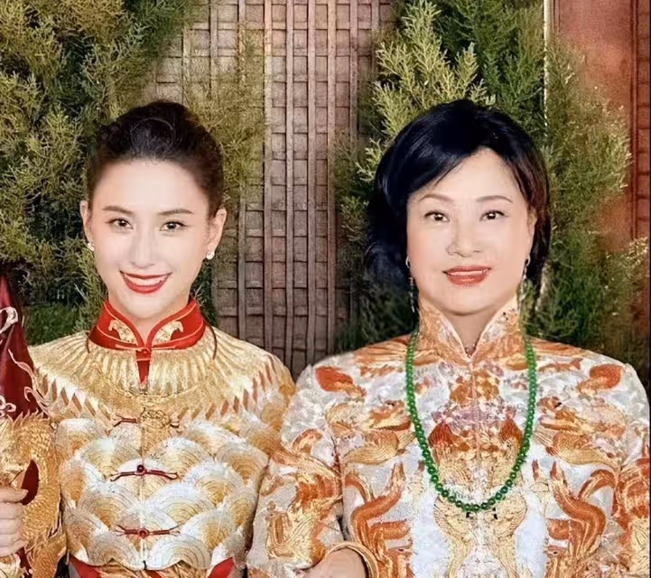 看了賭王千金婚禮,發現媽媽們才是真「深藏不露」!70歲看著像50