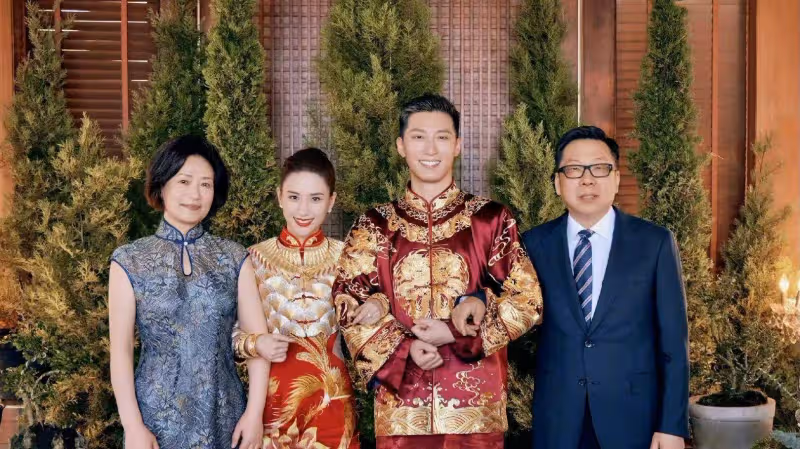 看了賭王千金婚禮,發現媽媽們才是真「深藏不露」!70歲看著像50