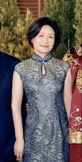 看了賭王千金婚禮,發現媽媽們才是真「深藏不露」!70歲看著像50