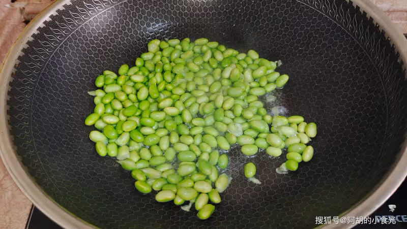 雞蛋和它天生一對!花錢不多,卻吃出一道「營養王者」,夏日的時令好菜