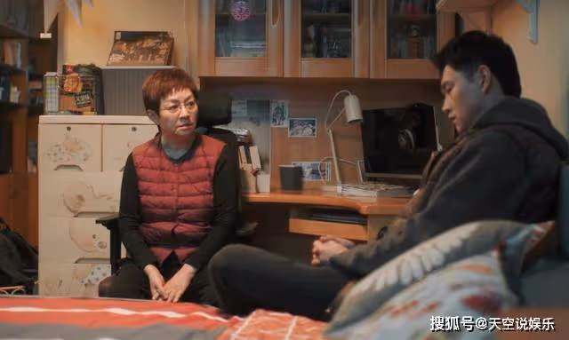 《熟年》工作沒了,媳婦跑了,被母親當生育工具的倪俊,活成了笑話
