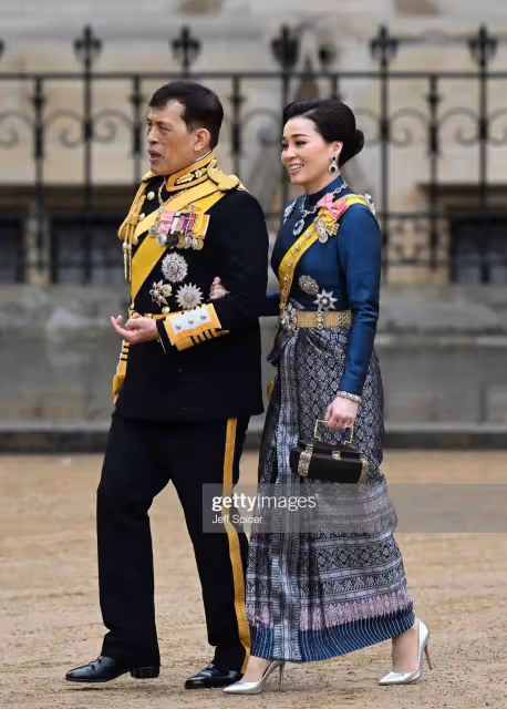 直接給加冕典禮的嘉賓朋友們:夏洛特像仙女,凱特是女王,蘇提達瘋了