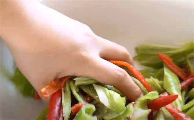 腌辣椒,老媽媽獨家秘方,學會這個技巧,夏天做比大魚大肉好吃