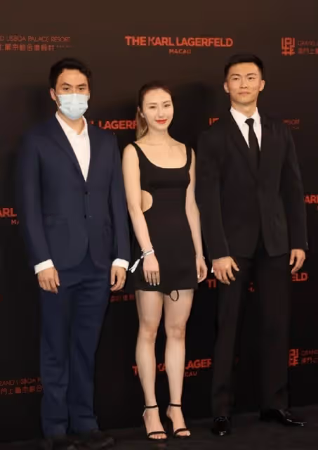 張學友演唱會眾名人捧場,賭王女兒搭飛機前往,劉嘉玲後台送擁抱