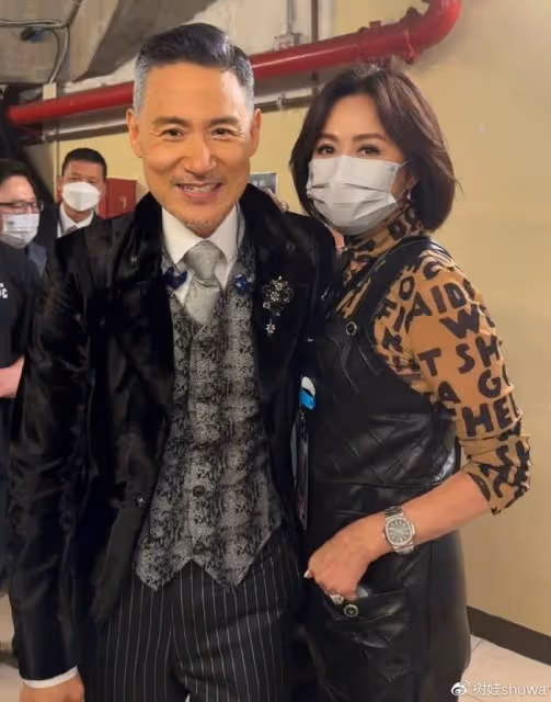 張學友演唱會眾名人捧場,賭王女兒搭飛機前往,劉嘉玲後台送擁抱