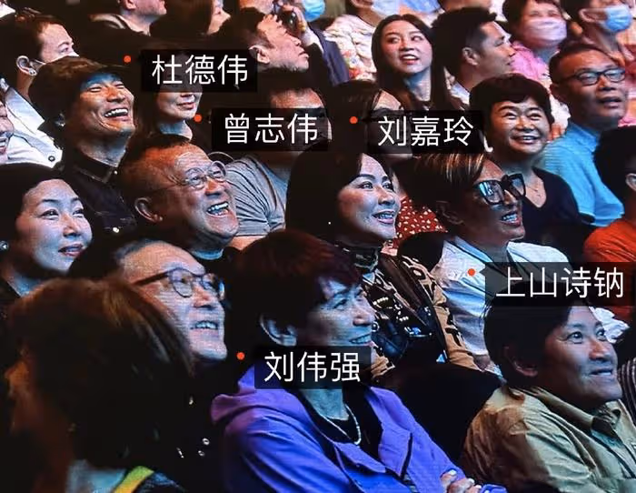 張學友演唱會眾星雲集,劉嘉玲後台與歌神擁抱,曾志偉杜德偉捧場