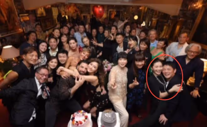傅程鵬父親節未與程愫兒子度過,赴港陪周麗淇兒子,去游泳笑開懷