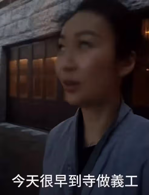 香港知名女星息影18年近況,凌晨寺廟做義工,穿僧衣戴斗笠很樸素