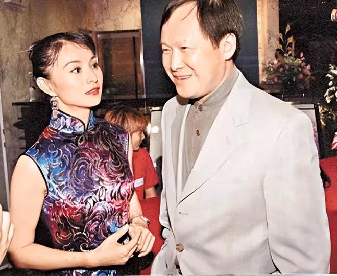 58歲李賽鳳近照滄桑變化大!息影后生活接地氣,在家用泡沫箱種菜