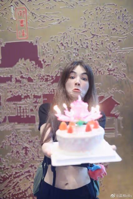 SHE合體慶Ella滿42歲,任家萱肚大如籮發福明顯,姐妹仨感情超好