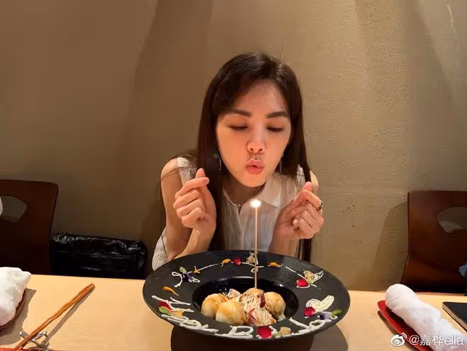 SHE合體慶Ella滿42歲,任家萱肚大如籮發福明顯,姐妹仨感情超好