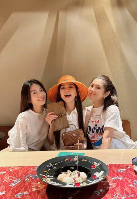 SHE合體慶Ella滿42歲,任家萱肚大如籮發福明顯,姐妹仨感情超好