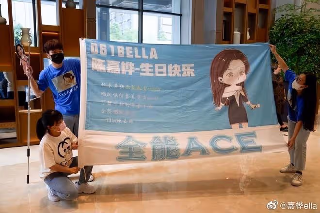 SHE合體慶Ella滿42歲,任家萱肚大如籮發福明顯,姐妹仨感情超好