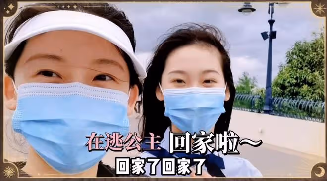 闢謠生三胎?鄭愷老婆曬一家人游迪士尼,身材纖瘦卻被質疑是庫存