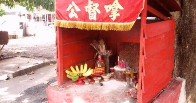 分手8年厄運纏身!28歲女拜拜求心安「神明突然降駕點名」 破解「遭前男友媽下降頭」救她一命