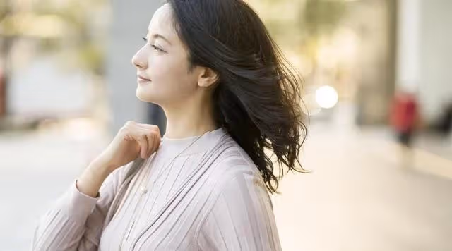 婆婆給小兒媳婦買了個28000的金手鐲,連夜把婆婆送到了她家