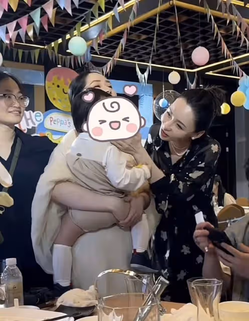 郭碧婷向佐再為1歲兒子慶生,高曉松前妻曬現場照,小奶皇好活潑
