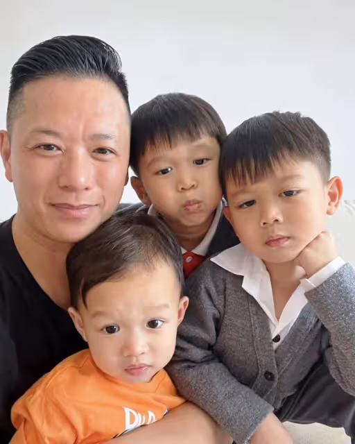 胡杏兒為老公慶祝父親節,李承德教兒子說英文,香港豪宅裝修簡約