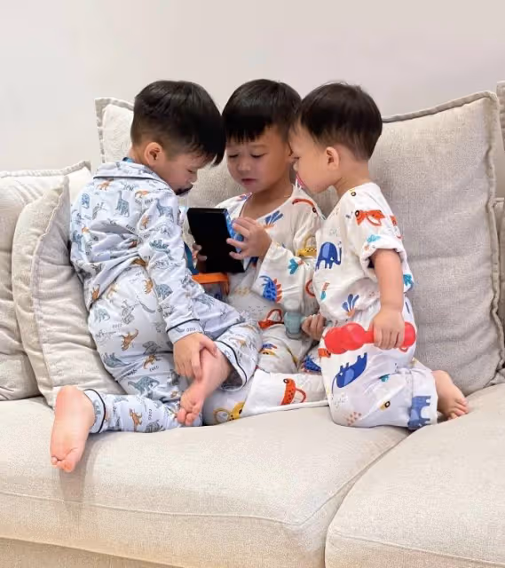 胡杏兒為老公慶祝父親節,李承德教兒子說英文,香港豪宅裝修簡約