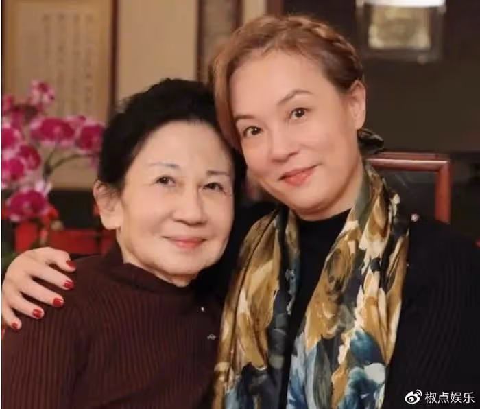 香港男人剋星:情夫墜亡,二婚嫁入賭王家族,合作3個男演員都早逝