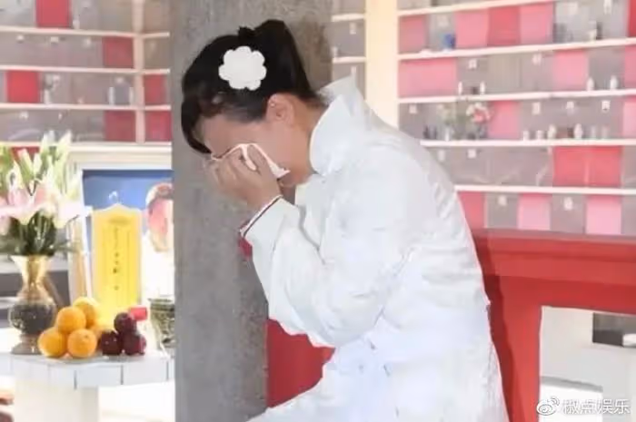 香港男人剋星：情夫墜亡，二婚嫁入賭王家族，合作3個男演員都早逝